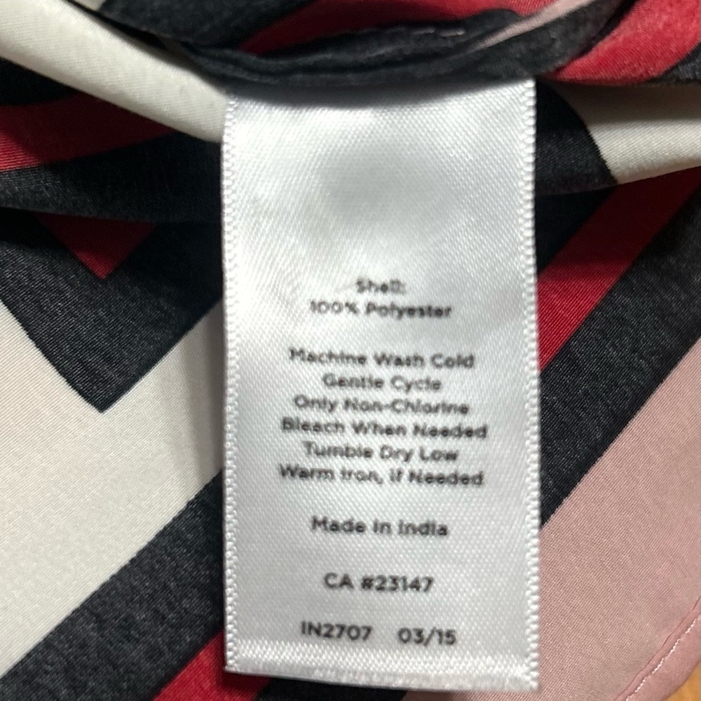Talbots 100% polyester Burgundy and Pink Geometric Blouse Size large - Picture 7 of 7
